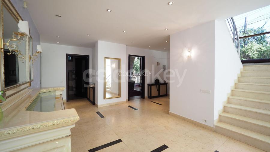 Vila spatioasa, partial mobilata cu acces facil - 8