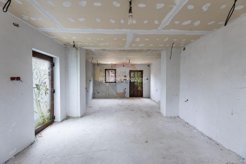 Casă cu 3 camere de vânzare, renovată la gri, teren 2100m Variașu Mare - 5