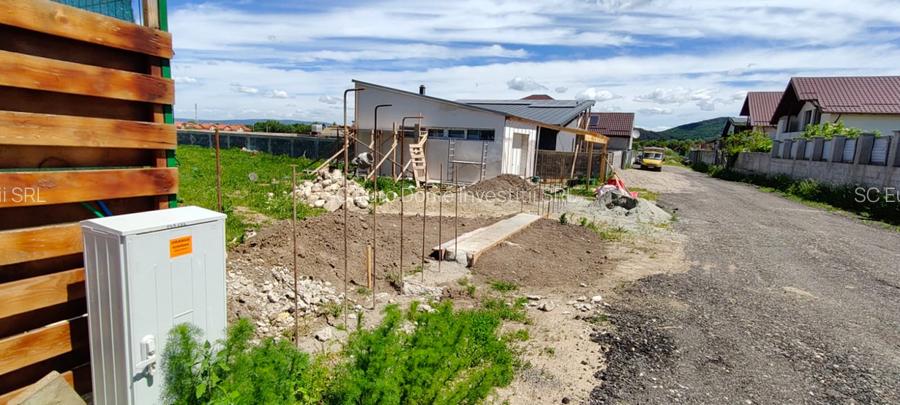 Lot de teren intre case locuite cu front la 2 strazi  - 3