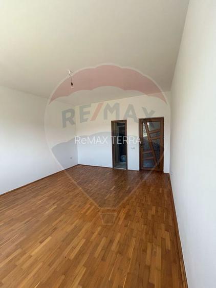 Casă cu 5 camere de vânzare - 15