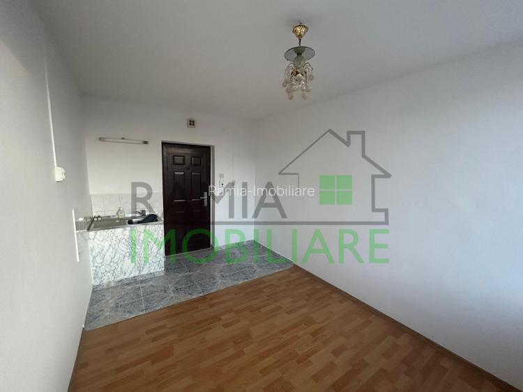 Garsoniera tip Camera Tractorul, etaj intermediar ideala pentru investitie - 2