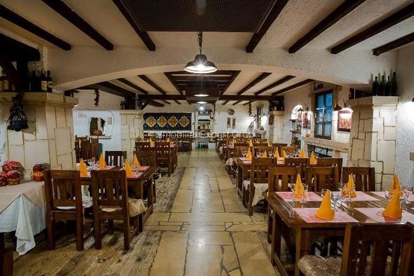 Hotel 4 stele, zona Pta Victoriei,cu restaurant si crama,comision 0 - 17