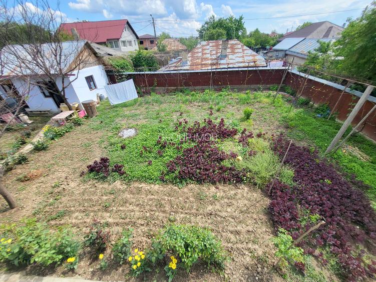 SERBANESTI, Casa P+1, 2002, compartimentata in 2 apartamente, Teren 700mp - 3