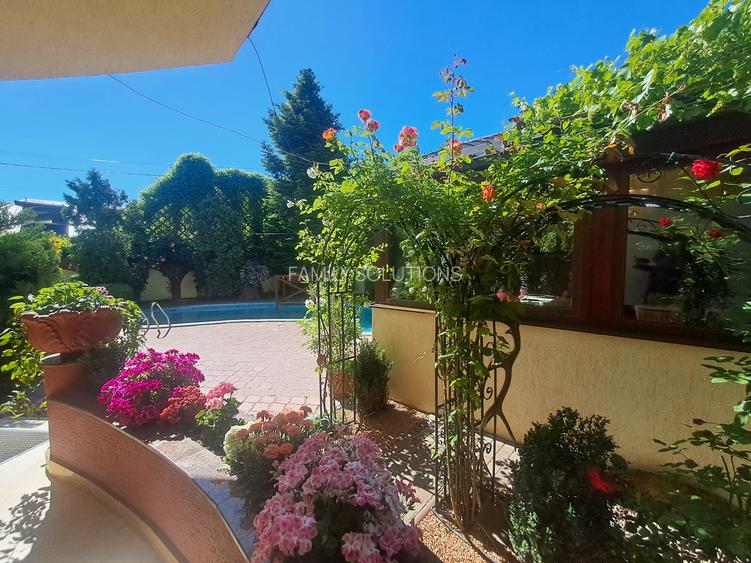 Casa individuala cu piscina. P+1+M. zona foarte buna - 49