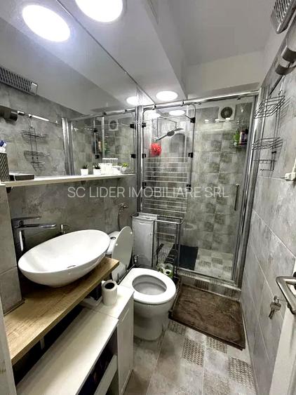 Apartament Modern cu 2 Camere de Vanzare in Zona liceului Balcescu, Strada Paris - 7