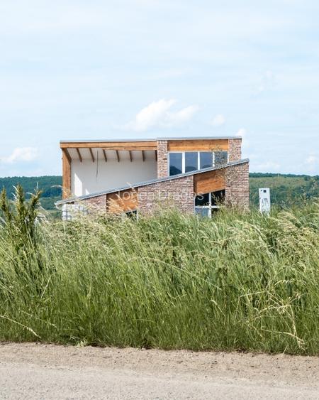 casa semifinisata, cu totul diferita, in varf de deal, de vanzare - 2