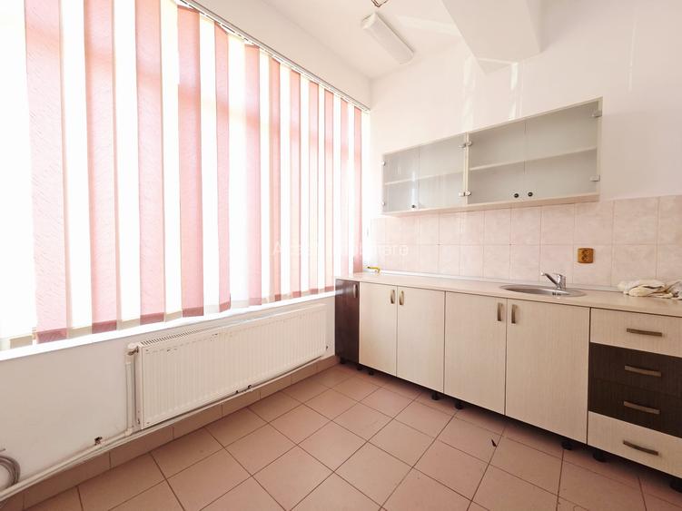 Spatiu comercial 55 mp str Domneasca zona caminelor studentesti - 10