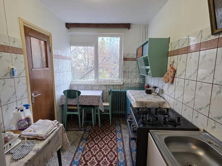 1 Decembrie 1918, intersectie Jean Steriadi, 10 minute metrou, vav Auchan - 4