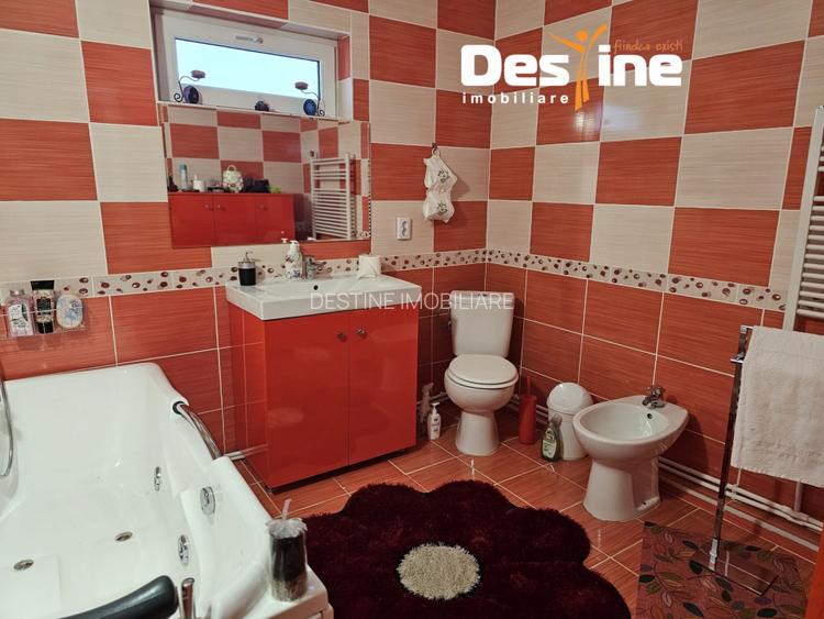 Casa cu etaj si mansarda, 7.200 mp teren, in comuna Probota  - 10