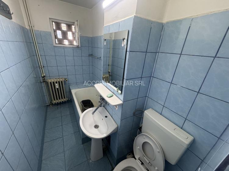 Apartament 3 camere zona Km 4 5 - 7