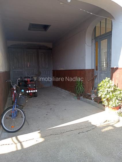 CASA BOIEREASCA pe colt  in Nadlac, Independentei colt cu M. Eminescu - 4