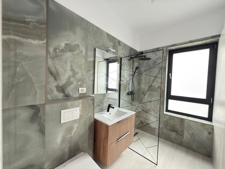 FINALIZAT. Etaj 1. Bloc la asfalt. Balcon mare. Loc de parcare. - 5