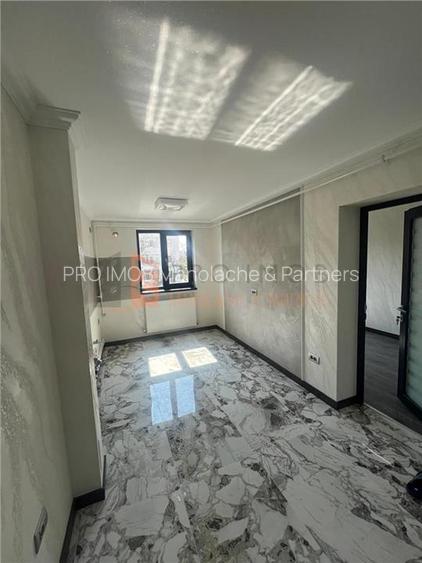 Apartament 3 camere cf 2 semidecomandat zona Grang - 3