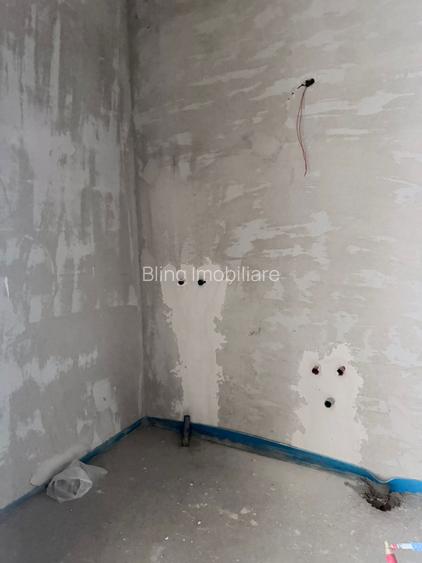 Apartament cu 3 camere,terasa,parcare,zona Eroilor,etaj intermediar - 5