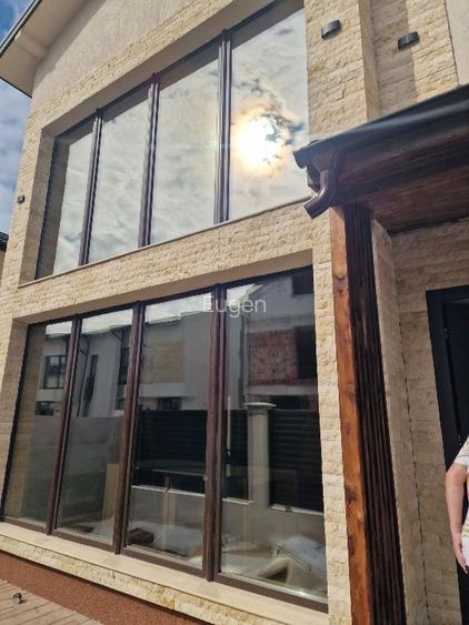 Vilă deosebită într-un complex de 40 vile închis cu porți culisante  - 2