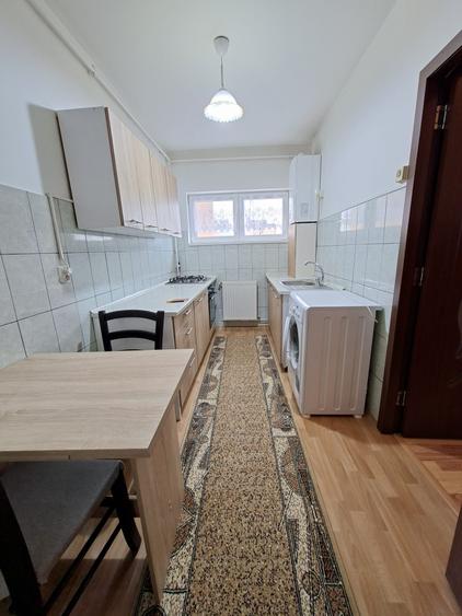 Inchiriez ap 2 camere zona Vlahuta etaj intermediar, disponibil imediat