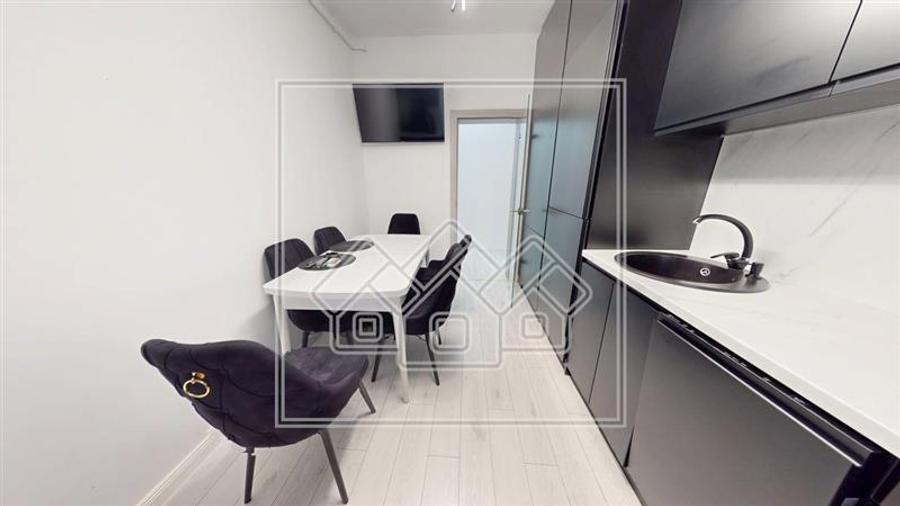 Ap cu 3 camere, balcon, 2 locuri de parcare, mobilat modern
