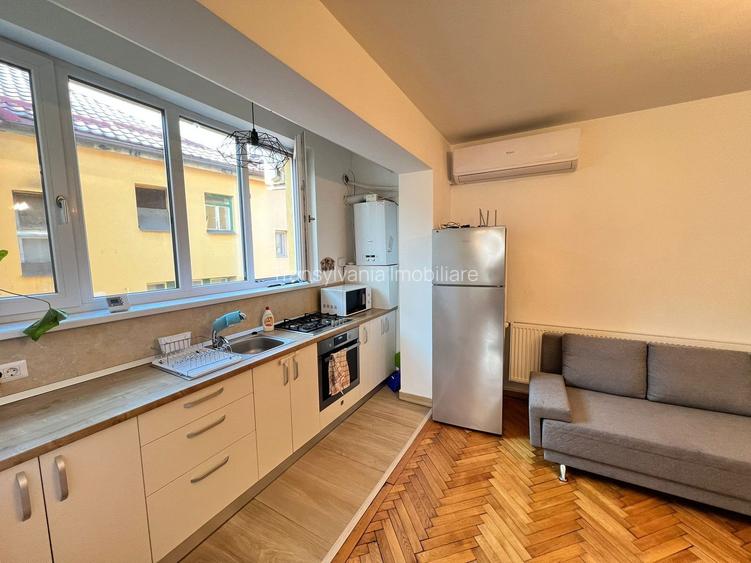 Apartament spatios cu 3 camere | 100 mp | Balcon | Curte | Central