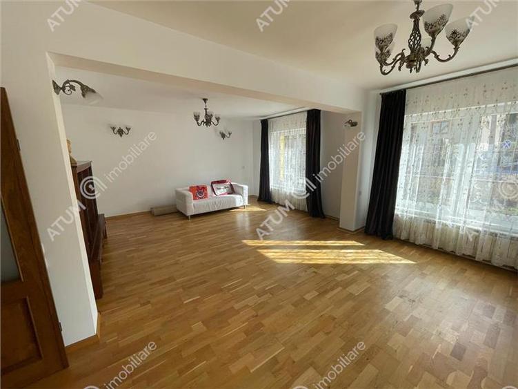 Casa cu 8 camere si 800 mp curte in zona Calea Poplacii Sibiu