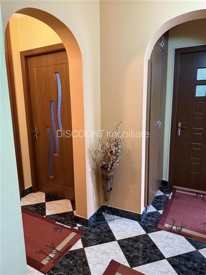 Apartament cu 4 camere zona  9 Mai - 9
