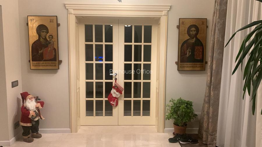 Reședință de colecție pe malul lacului/ Arhitectură neoromânească 2051 mp, teren - 2