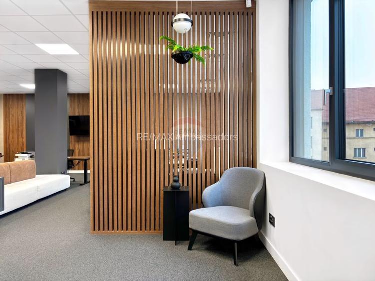 Spațiu comercial ultramodern P+4, Piața Victoriei - 30