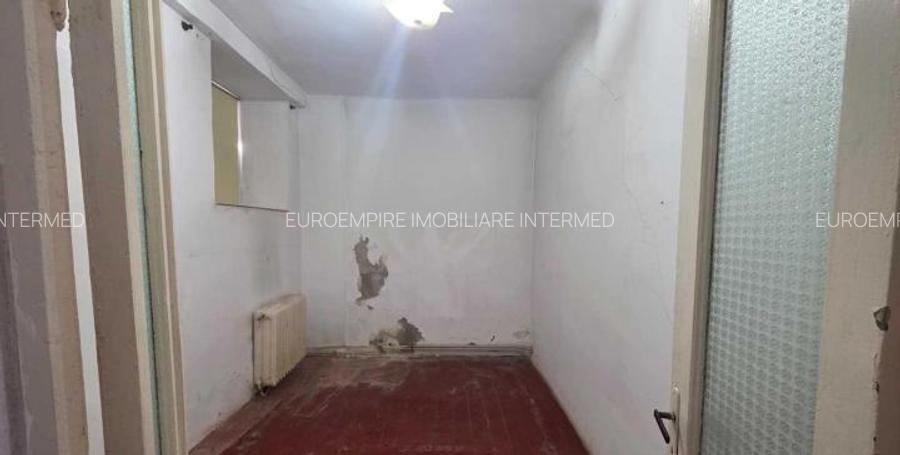 Apartament 4 camere de vanzare zona Piata Ovidiu - 2