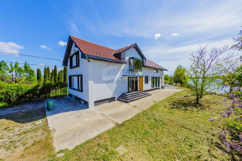 DOMENIU DE LUX DE VANZARE IN APA NORD - 4