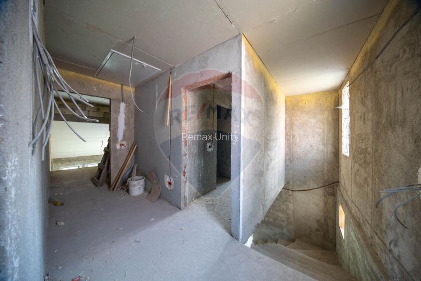 Casă / Vilă cu 8 camere / 7 bai de vânzare, Moieciu de Jos - 32