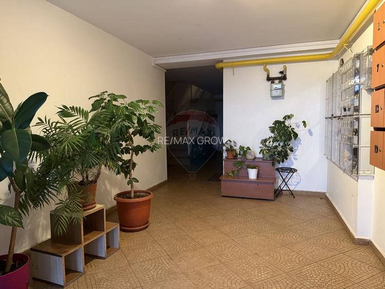 Apartament cu 3 camere de vânzare cu loc de parcare, Calea Bârladului - 13