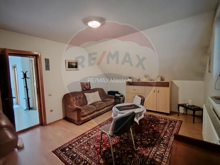 Casă / Vilă cu 8 camere de vânzare în zona Central - 13