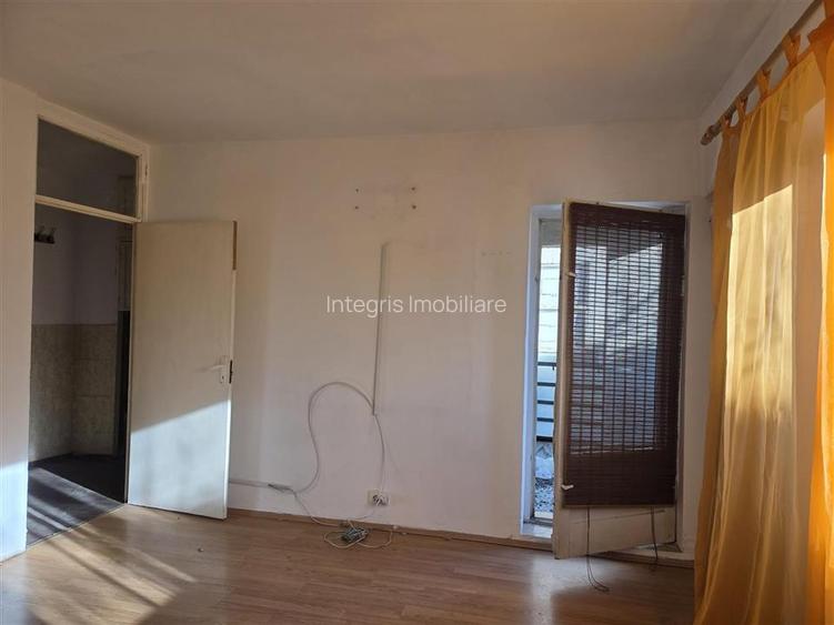 Garsoniera decomandata,etaj intermediar,Oradea,cartier Rogerius - 4