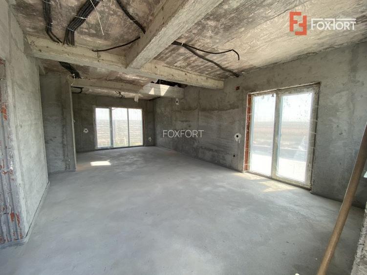 Casa tip triplex, cu 2 camere, de vanzare in Sanandrei. - 2