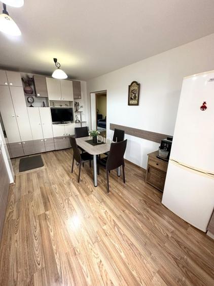 Apartament decomandat 2 camere Tractorul - 10