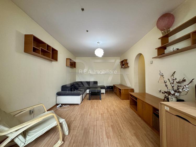 2 camere Titulescu cu vedere pe spate in bloc 1981 - 2