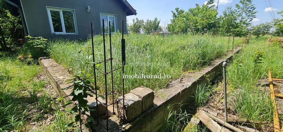Teren intravilan 10.000mp cu utilitati, imprejmuit, Loc. Sanleani intre case, pr - 15