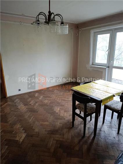 Apartament 3 camere cf semidecomandat zona Micro 3 - 3