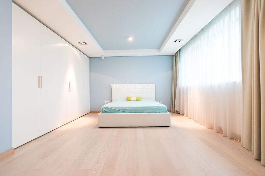 Vila, design ambitios, spatii luminoase in conexiune cu natura - 38