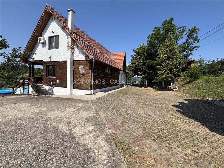 Proprietate de patrimoniu pe malul lacului Paleu - Teren 2.300 mp - piscina - Co - 5