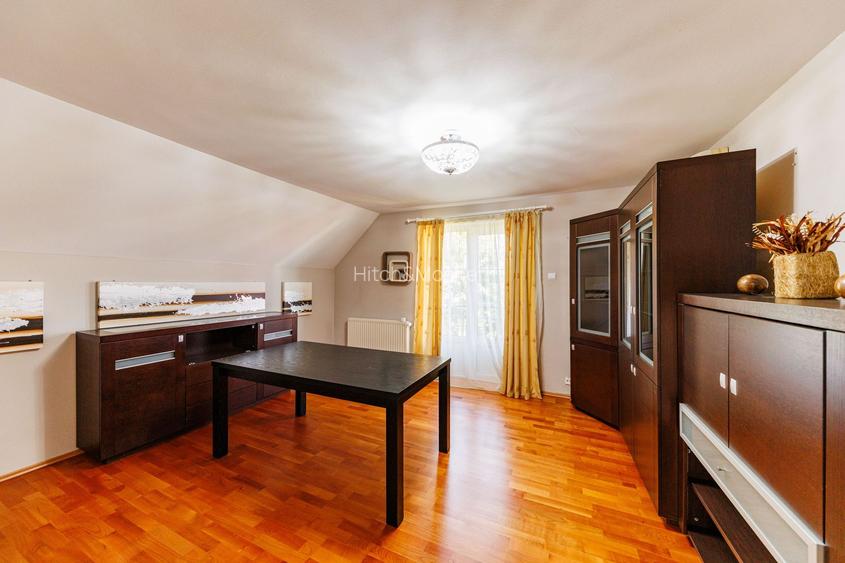 Vilă cu spatii largi, curte generoasă - 49