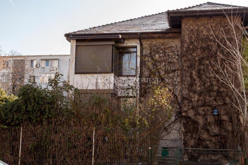 Vila zona Expo Parc - 2 apartamente, curte comuna - 8