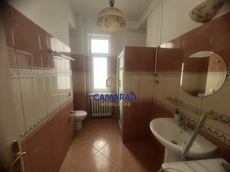 Apartament de închiriat în Piața Victoriei, 115 mp, centrală proprie