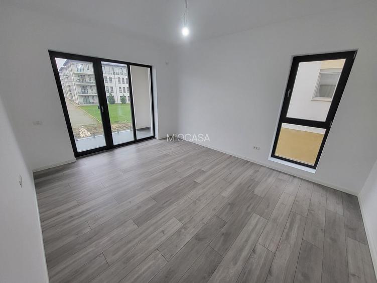 Bloc Nou. Etaj 1. Decomandat. Bucatarie Inchisa. Asfalt - 2