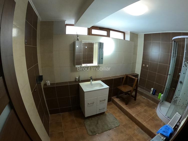 DE ÎNCHIRIAT: apartament 4 Camere la intrare in Lazu - 6