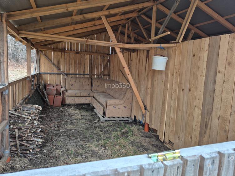 Casute vacanta cu teren 5600m2 - 6