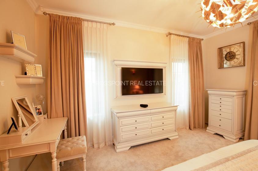 Vila elegantă cu piscină și curte spectaculoasă! - 33