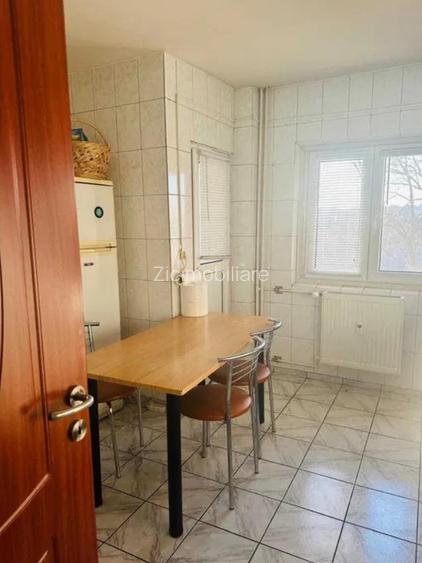 Apartament 3 camere decomandat Drumul Sării – Orizont, 77 mp, etaj 1/4, 2 băi - 2
