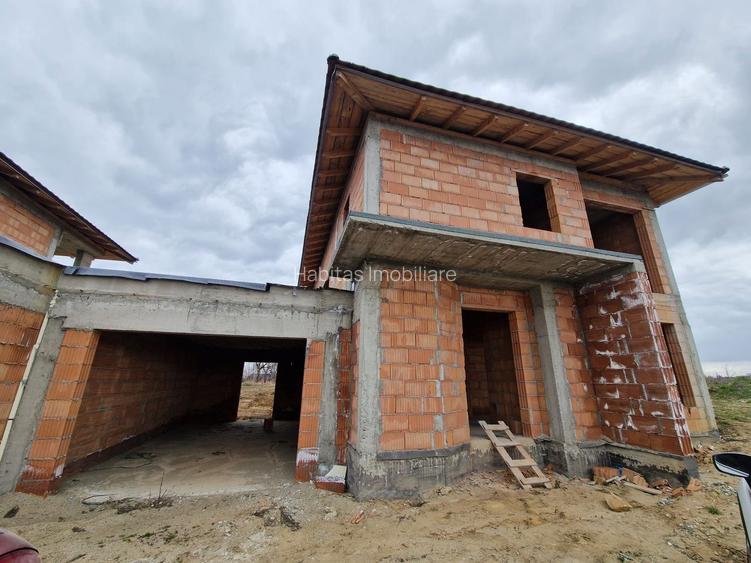 Casa individuala (semicolectiva) 172 mp utili, teren 765 mp Feleacu - 10