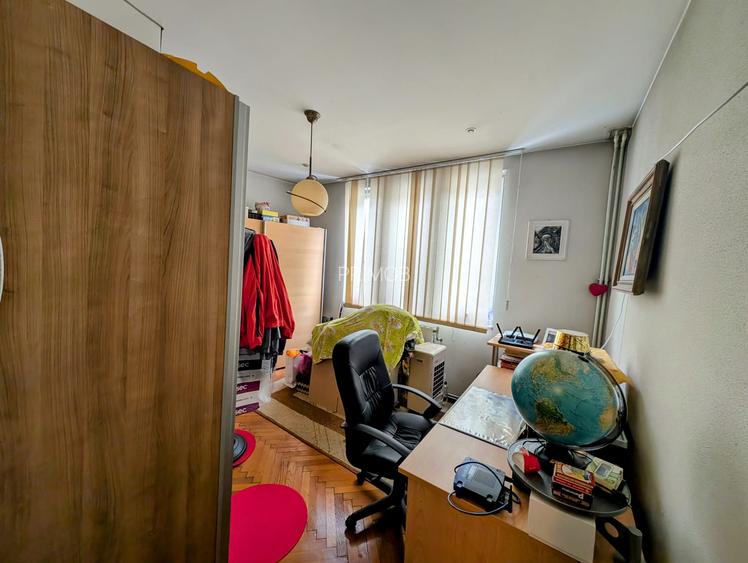 Unirii,D+P+E+M,Parc Carol,postbelic,renovata,semineu,plansee beton,curte-parcare - 12