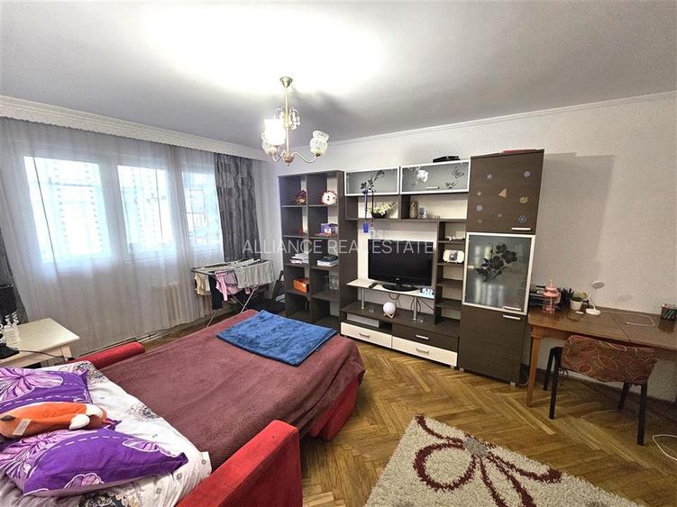 Piata Voievozilor, apartament cu 2 camere, decomandat - 2